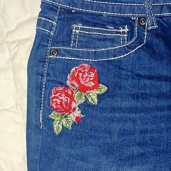 Level Eight embroidered capri jeans - Picture 3 of 6